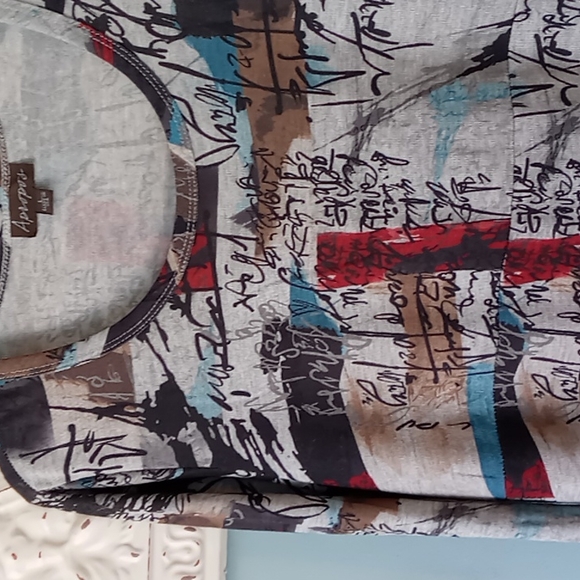 Abstract Sweater Top - Picture 2 of 7